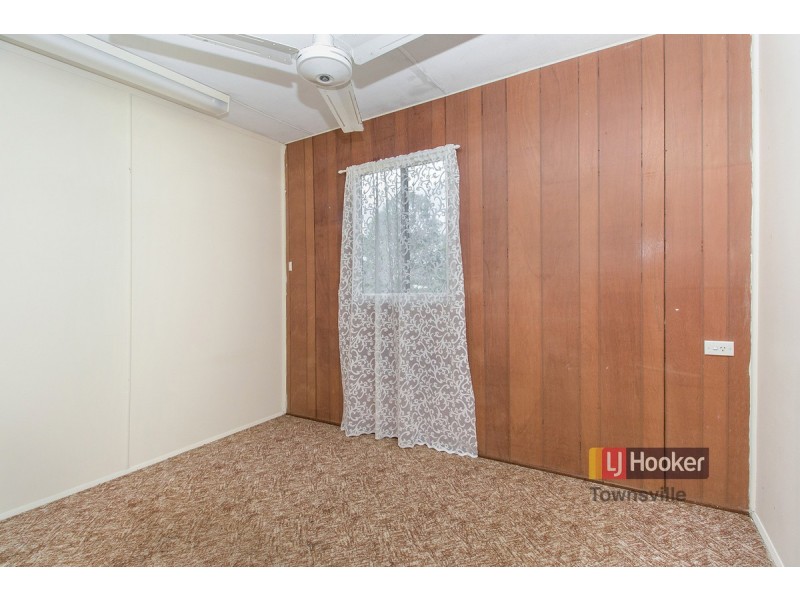 1 Thorn Street, Mount Louisa QLD 4814