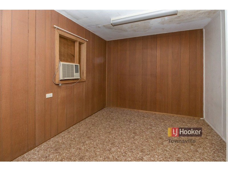 1 Thorn Street, Mount Louisa QLD 4814