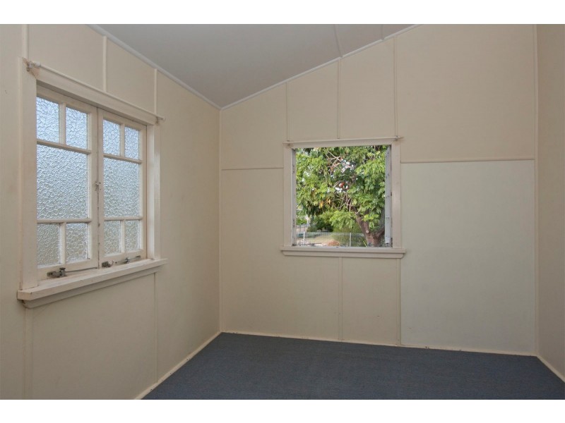 7 Henry Street, West End QLD 4810