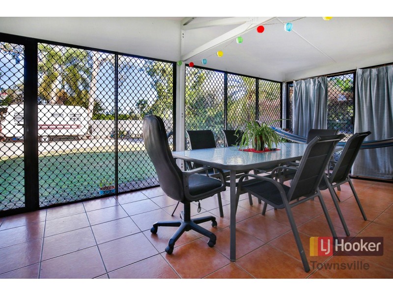 2 Lagoon Crescent, Saunders Beach QLD 4818