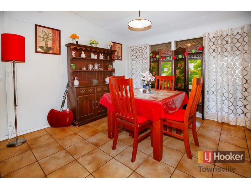 2 Lagoon Crescent, Saunders Beach QLD 4818