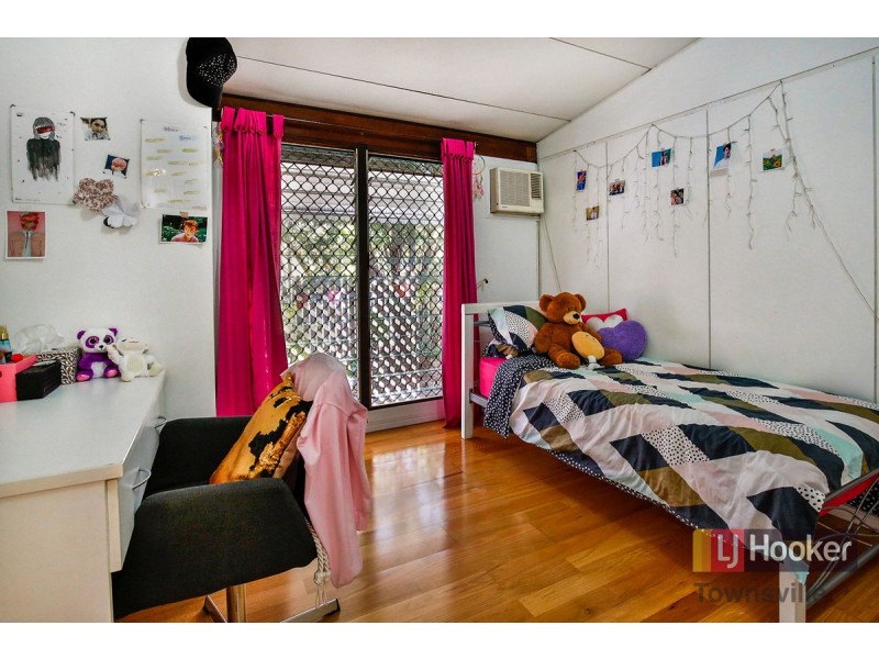 2 Lagoon Crescent, Saunders Beach QLD 4818