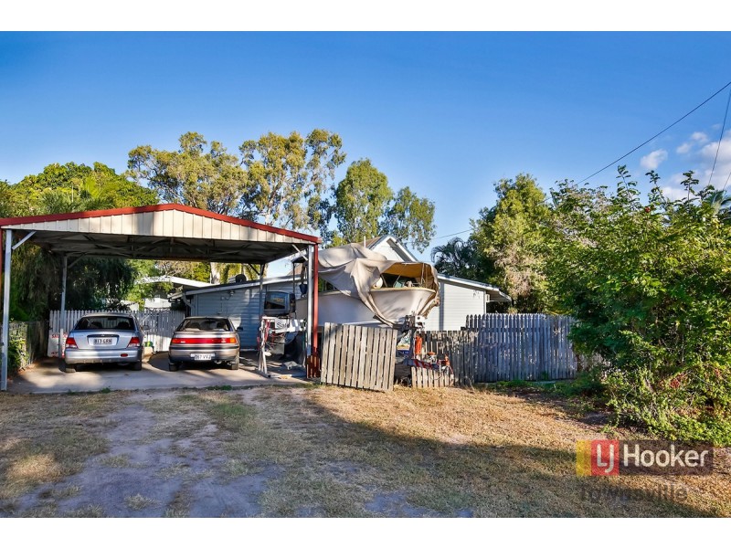 2 Lagoon Crescent, Saunders Beach QLD 4818