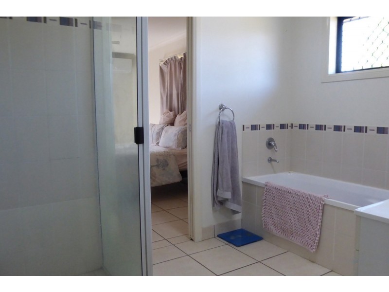 295 Kelso Drive, Kelso QLD 4815