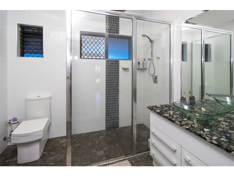 16 Serrano Crescent, Cranbrook QLD 4814