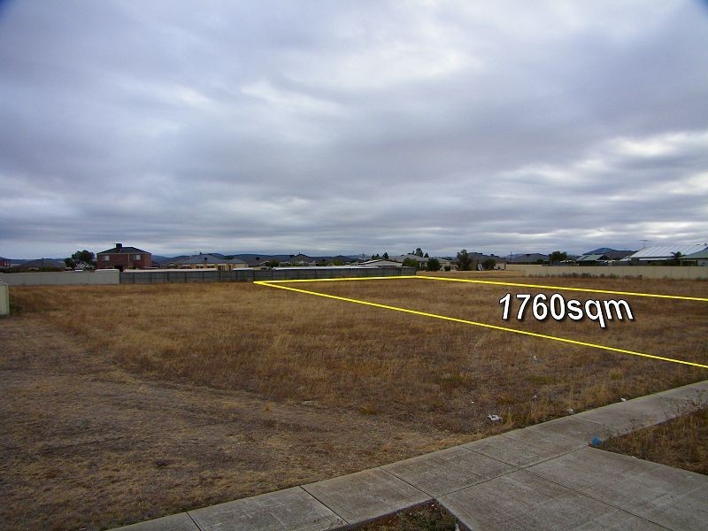 18 Dalray Crescent, Kurunjang VIC 3337