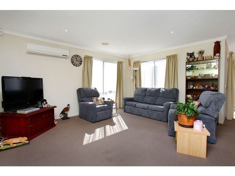 68 Roslyn Park Drive, Melton West VIC 3337