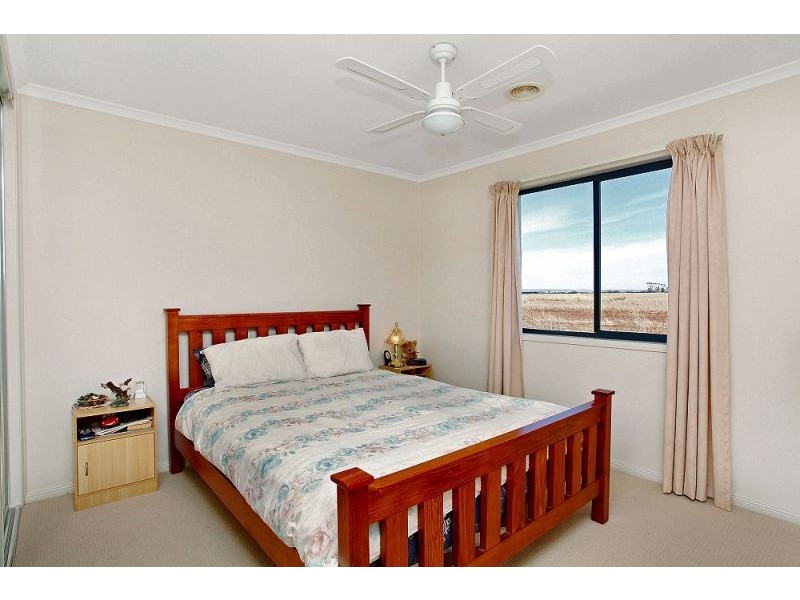 68 Roslyn Park Drive, Melton West VIC 3337