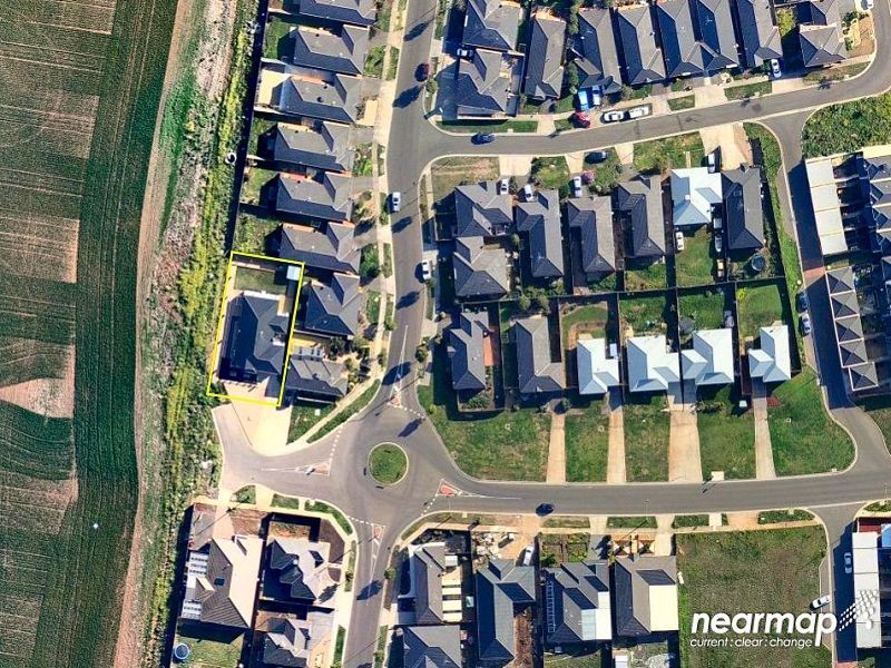 68 Roslyn Park Drive, Melton West VIC 3337