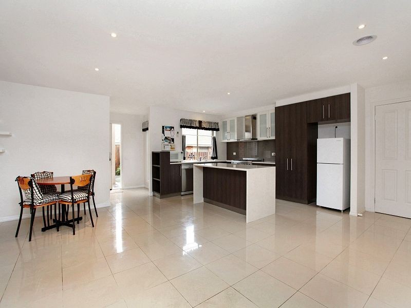 2/84 Underbank Boulervard, Bacchus Marsh VIC 3340