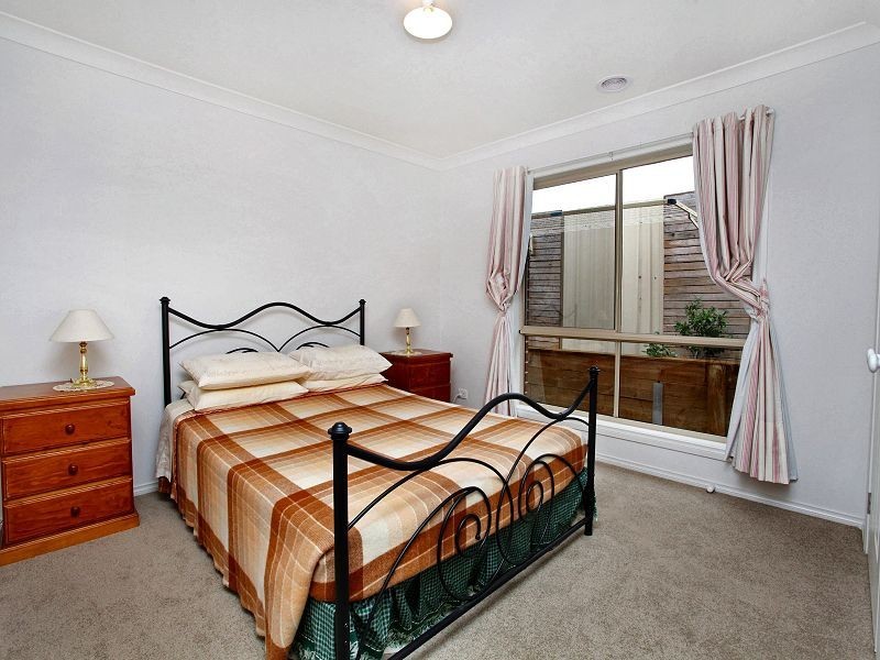 2/84 Underbank Boulervard, Bacchus Marsh VIC 3340