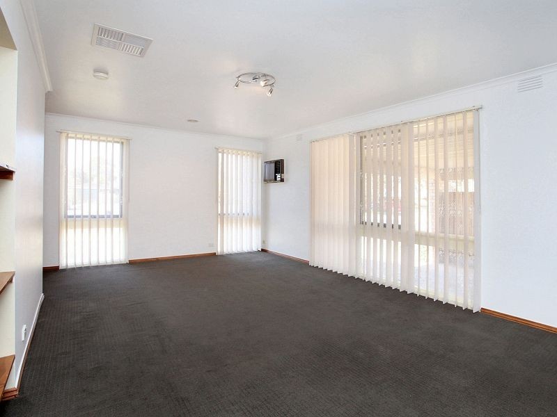 1 Gloucester Way, Melton West VIC 3337