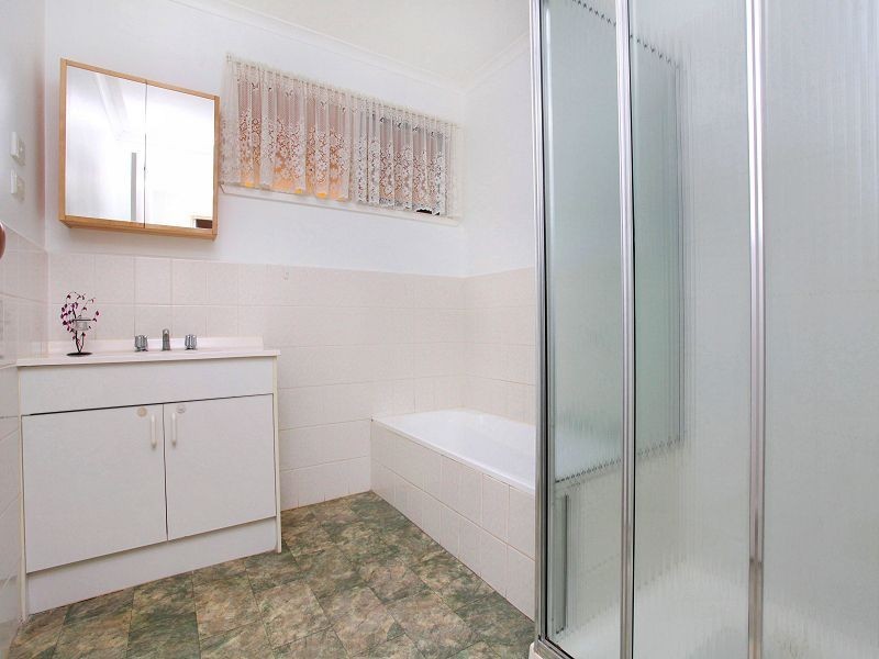 1 Gloucester Way, Melton West VIC 3337