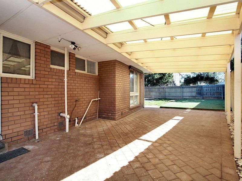 1 Gloucester Way, Melton West VIC 3337