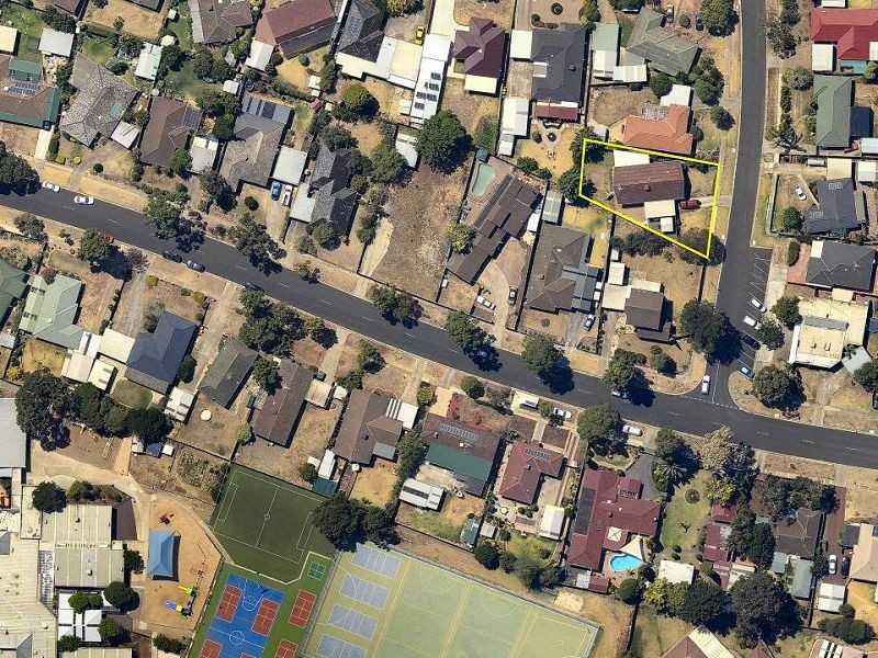 1 Gloucester Way, Melton West VIC 3337