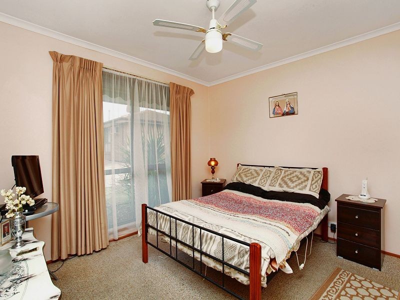 5/11 Henry Street, Melton VIC 3337