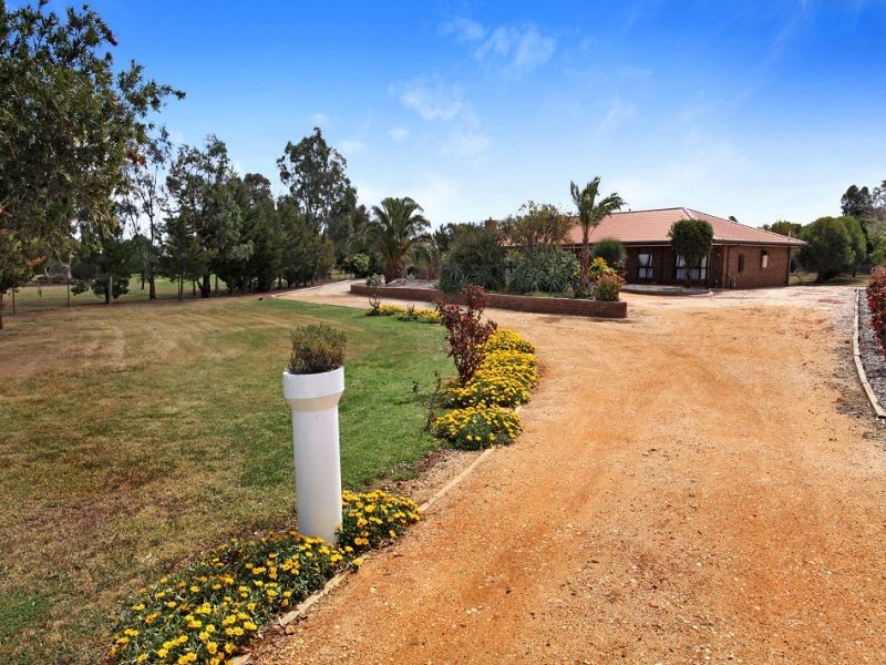 5 Gloaming Ride, Kurunjang VIC 3337