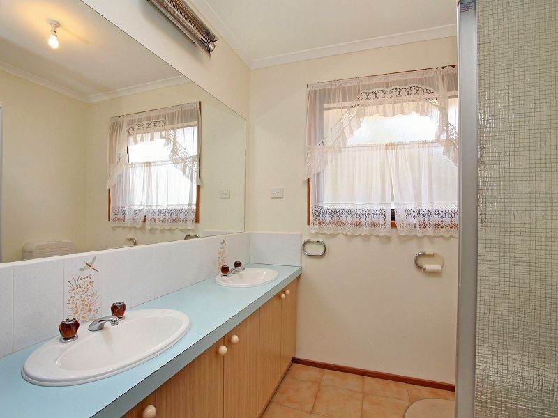 5 Gloaming Ride, Kurunjang VIC 3337