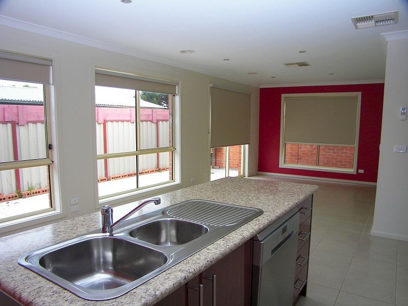 1a Marina Drive, Melton VIC 3337