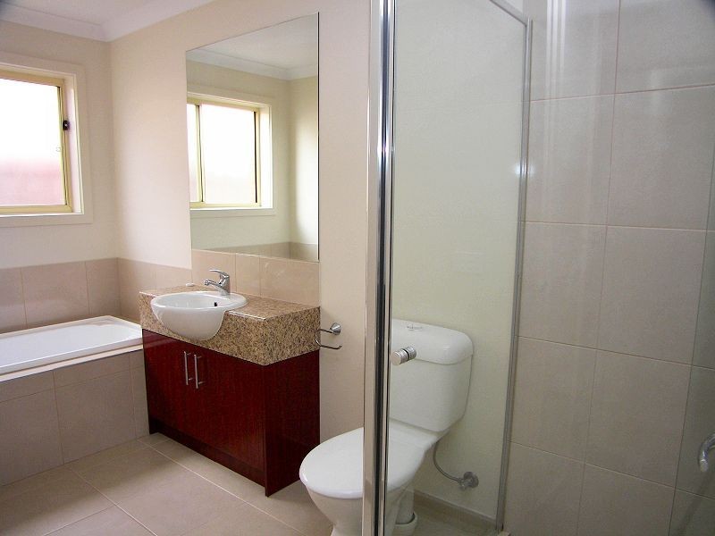 1a Marina Drive, Melton VIC 3337