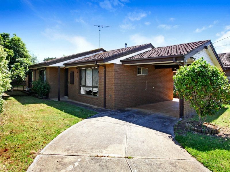 52 Vista Drive, Melton VIC 3337