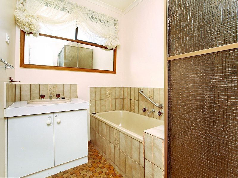 52 Vista Drive, Melton VIC 3337