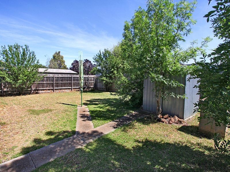 52 Vista Drive, Melton VIC 3337