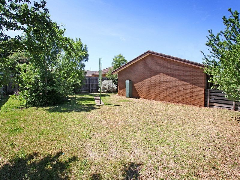 52 Vista Drive, Melton VIC 3337