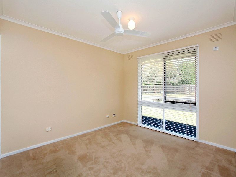 4 Acacia Crescent, Melton South VIC 3338