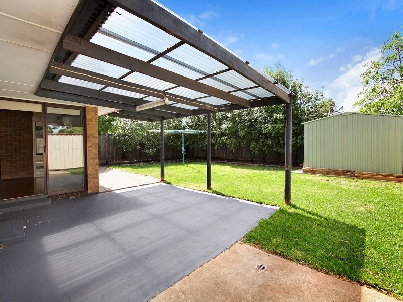 4 Acacia Crescent, Melton South VIC 3338