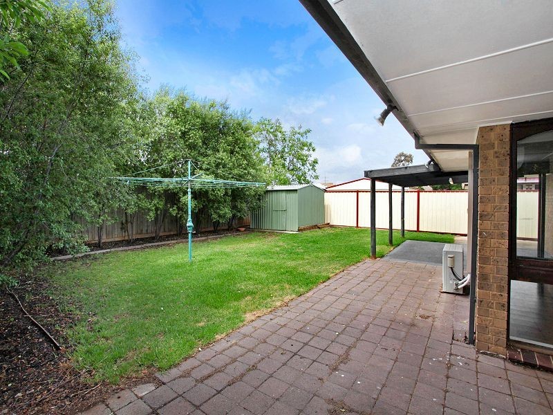 4 Acacia Crescent, Melton South VIC 3338