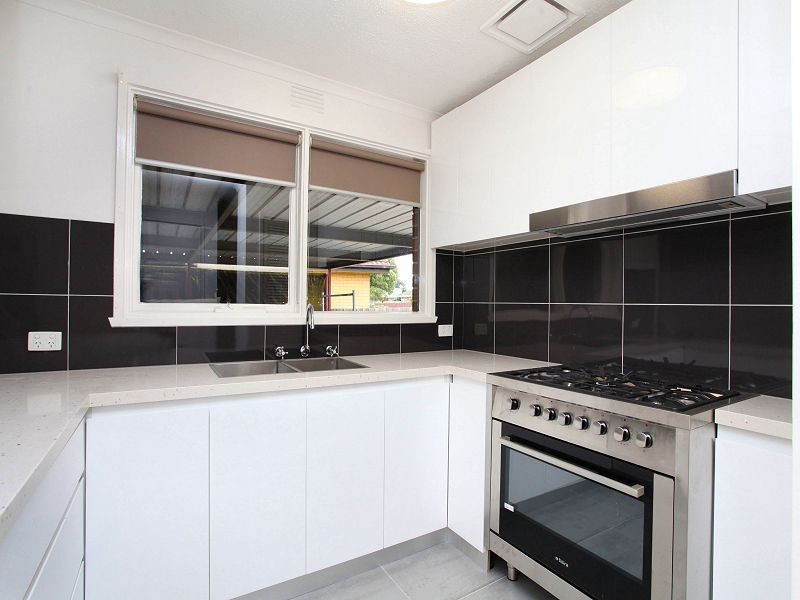 11 Falcon Drive, Melton VIC 3337