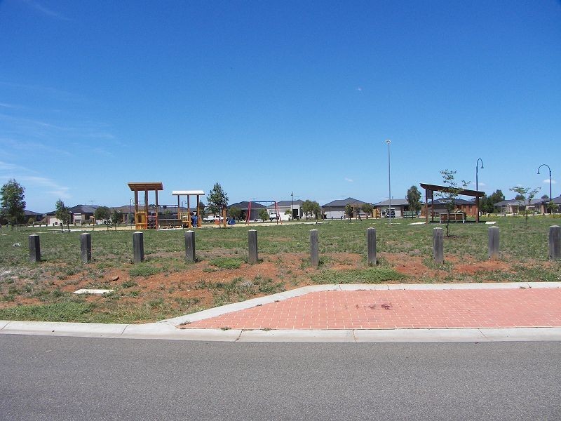 5 Dreelburn Terrace, Melton South VIC 3338