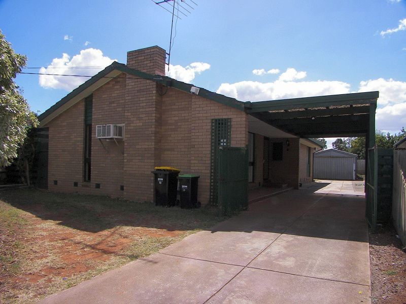 19 Lachlan Road, Melton South VIC 3338