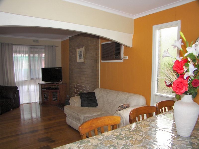 19 Lachlan Road, Melton South VIC 3338