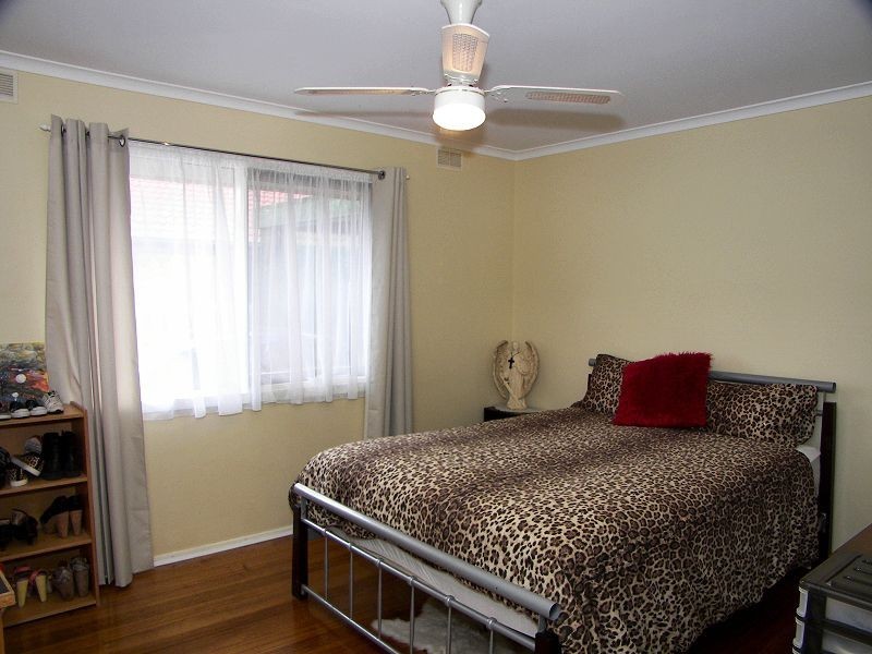 19 Lachlan Road, Melton South VIC 3338