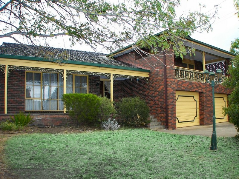 9 Blamey Dive, Melton South VIC 3338
