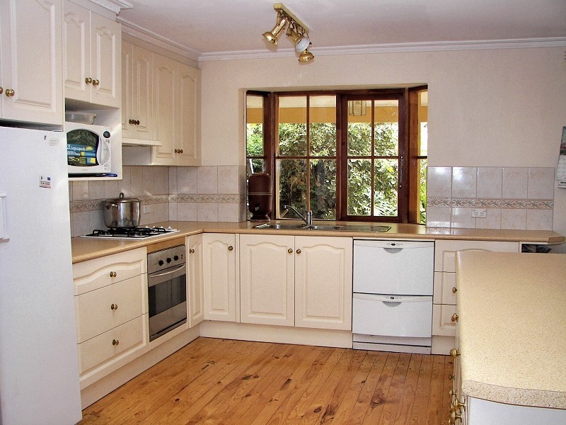 9 Blamey Dive, Melton South VIC 3338