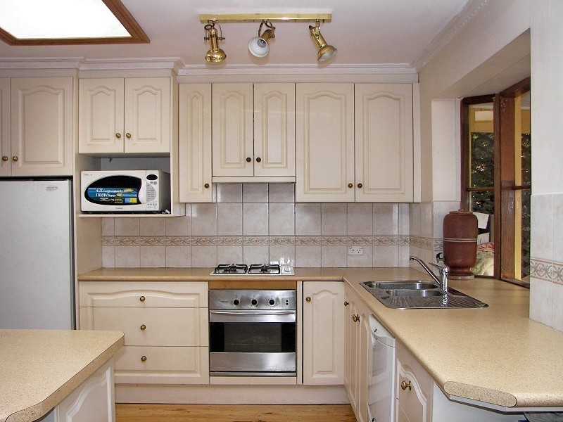 9 Blamey Dive, Melton South VIC 3338