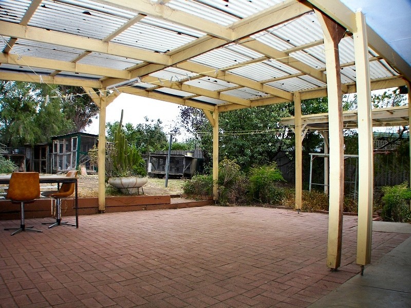 9 Blamey Dive, Melton South VIC 3338