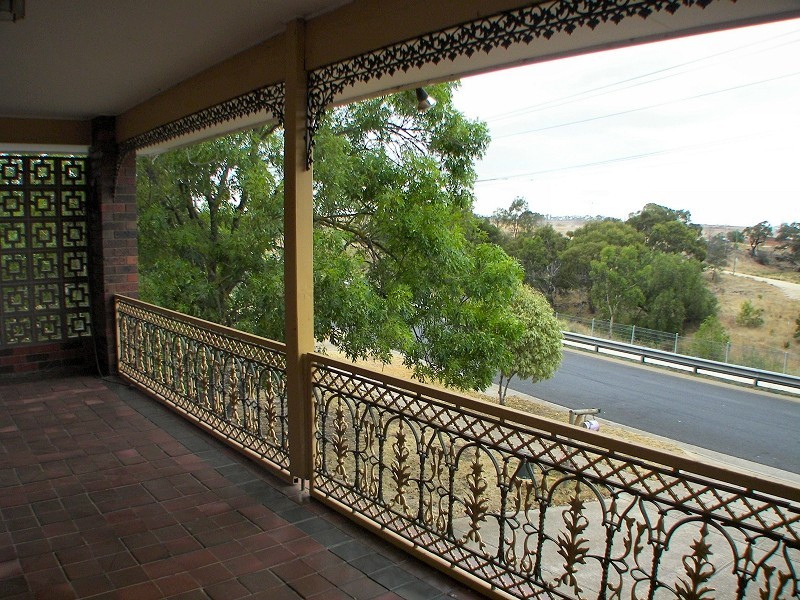 9 Blamey Dive, Melton South VIC 3338