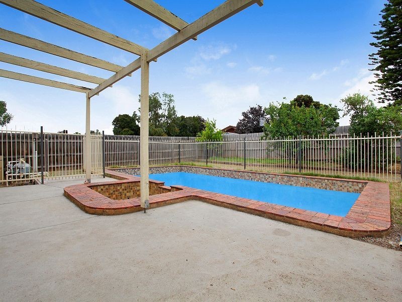 20 Quail Crescent, Melton VIC 3337