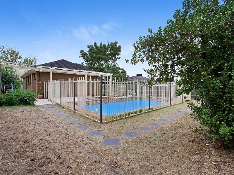 20 Quail Crescent, Melton VIC 3337