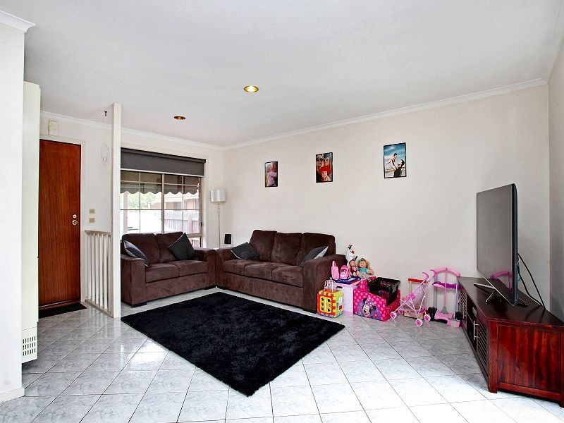 2/6 Oakfield Court, Melton South VIC 3338