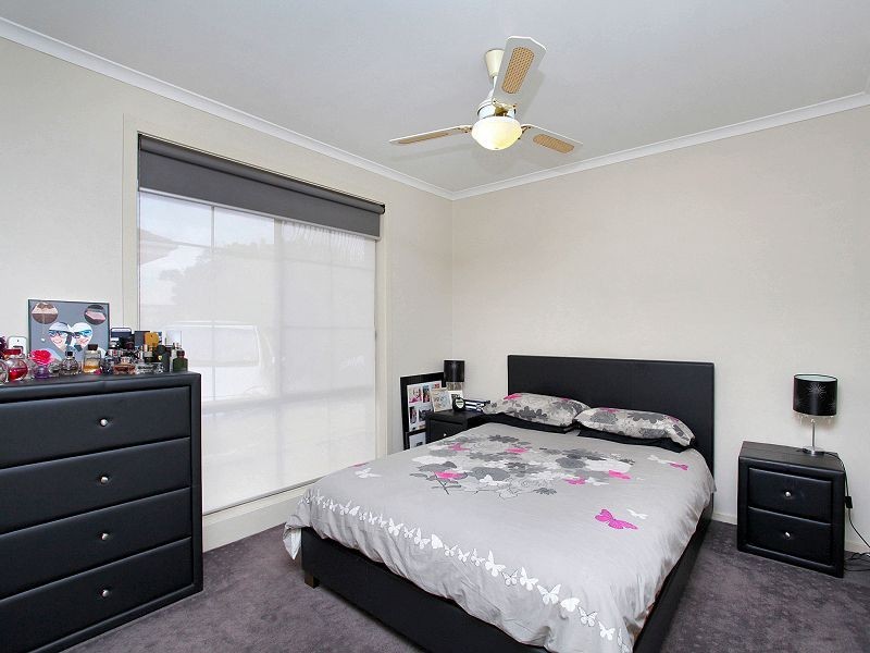2/6 Oakfield Court, Melton South VIC 3338