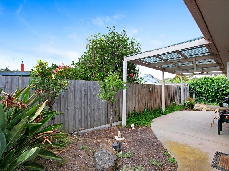 2/6 Oakfield Court, Melton South VIC 3338