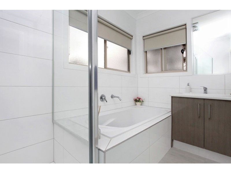 3/241 Coburns Road, Melton West VIC 3337