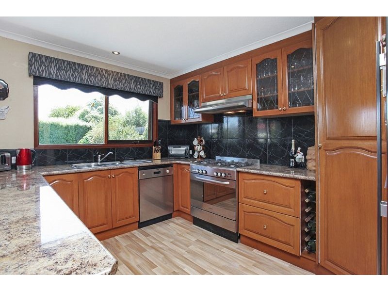 7 Marina Drive, Melton VIC 3337