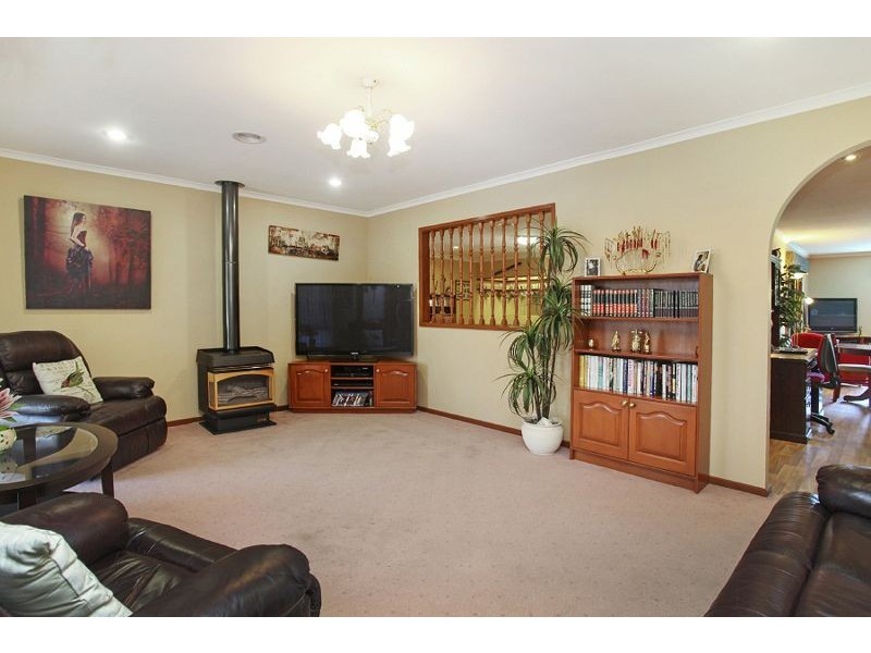 7 Marina Drive, Melton VIC 3337