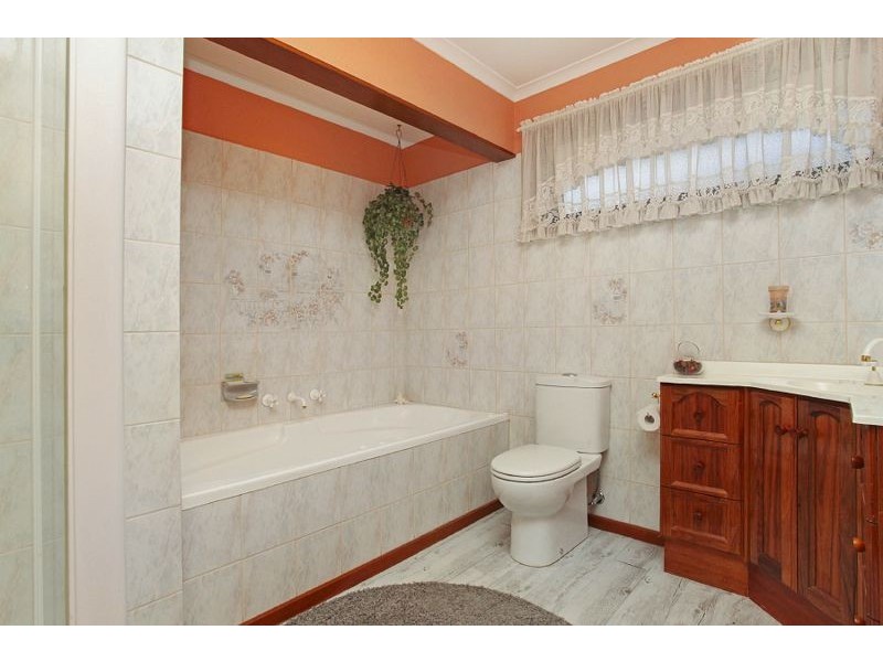 7 Marina Drive, Melton VIC 3337